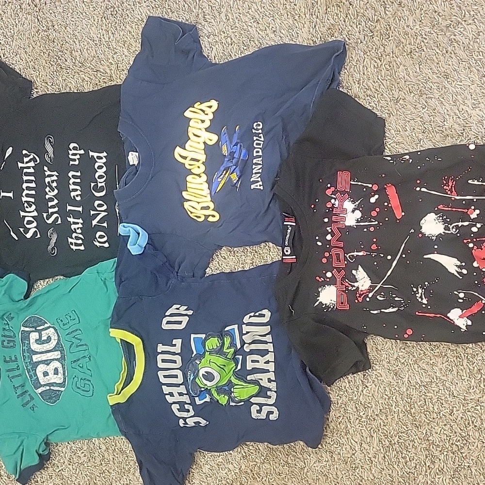 boy's 5T short sleeve shirt bundle of five.